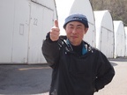 栽培担当竹田さん　照れながらもポーズバッチリ！
